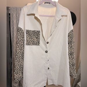 Tan cheetah print pocket button up size large